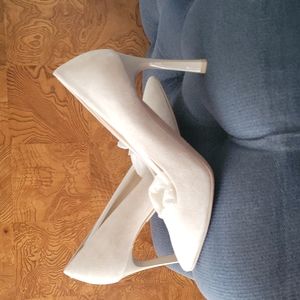 Hugo Boss suede pumps 37 1/2 New made in Italy